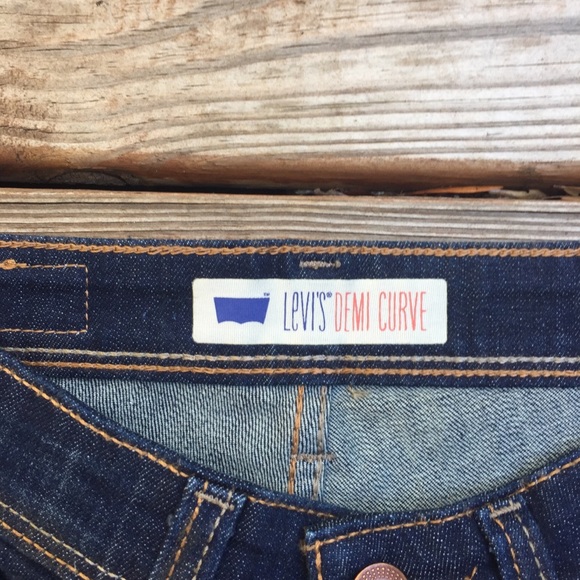 Levis - Picture 4 of 6